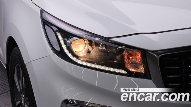 Kia Canival 2019 — photo 8