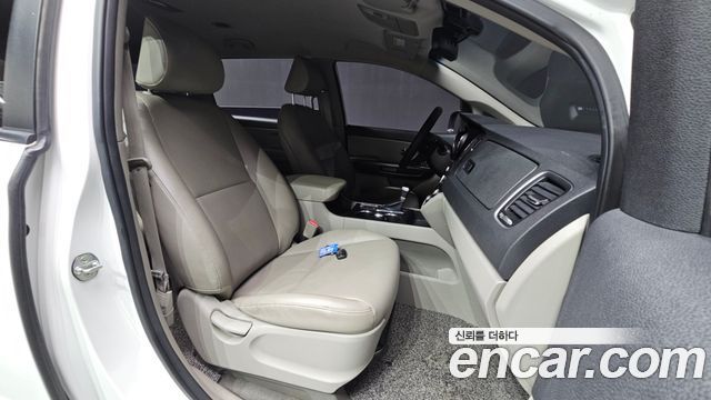 Kia Canival 2019 — photo 16