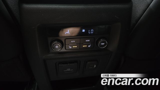 Chevrolet Korea Traverse 2021 — photo 32