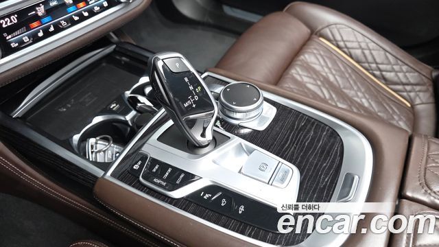 BMW 7-Series 2021 — photo 9