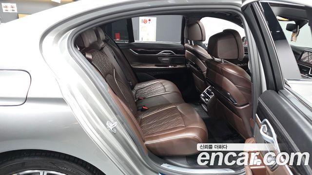 BMW 7-Series 2021 — photo 12