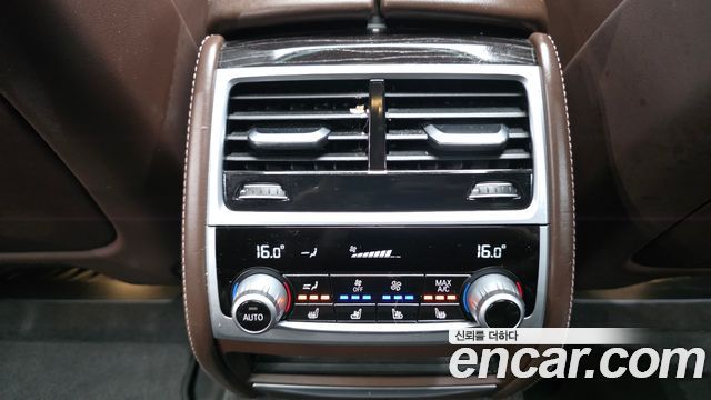 BMW 7-Series 2021 — photo 19