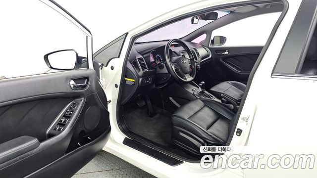 Kia K3 2015 — photo 10