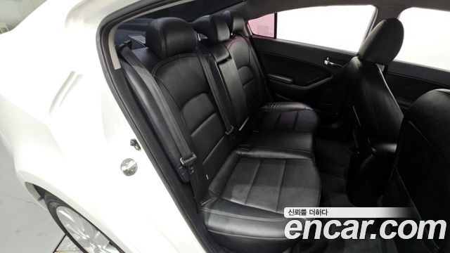 Kia K3 2015 — photo 11