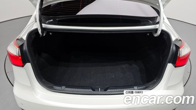Kia K3 2015 — photo 17