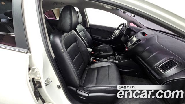Kia K3 2015 — photo 18