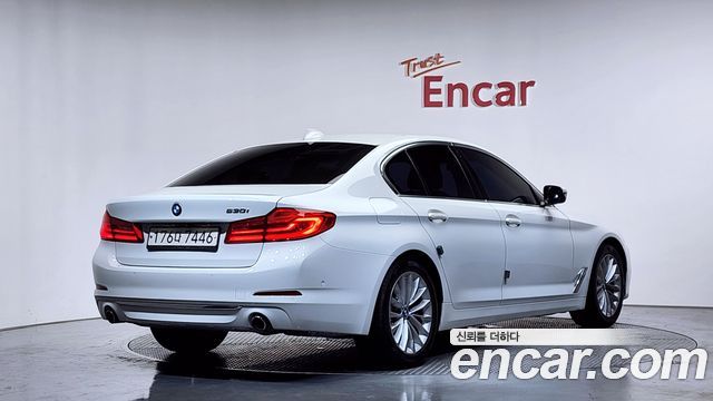 BMW 5-Series 2019 — photo 2