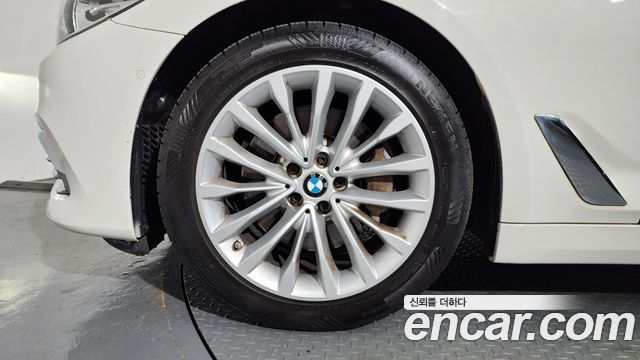 BMW 5-Series 2019 — photo 5