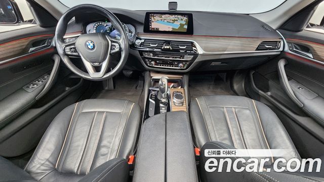 BMW 5-Series 2019 — photo 10