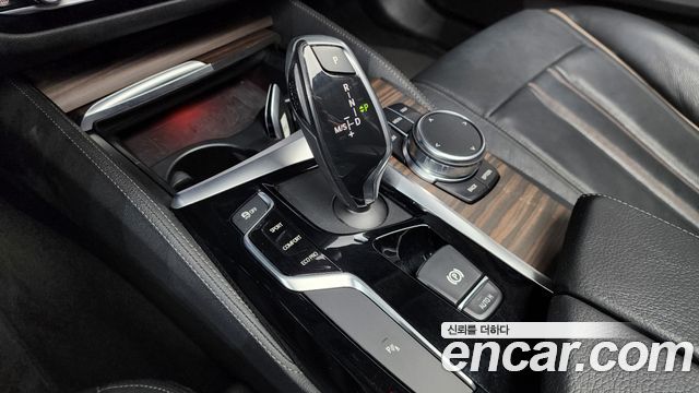 BMW 5-Series 2019 — photo 12