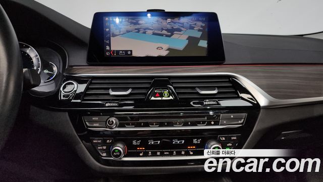 BMW 5-Series 2019 — photo 19