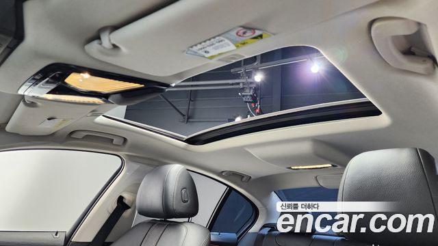 BMW 5-Series 2019 — photo 24