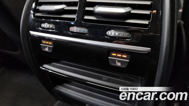 BMW 5-Series 2019 — photo 25