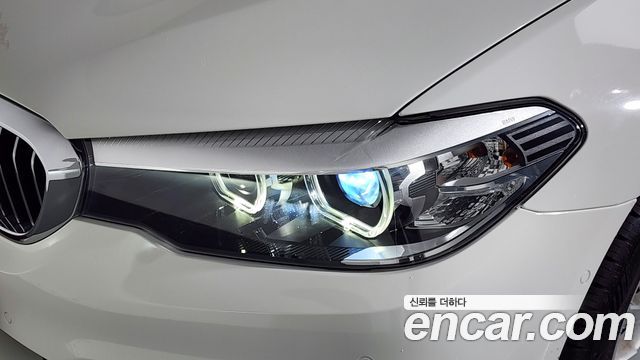 BMW 5-Series 2019 — photo 8