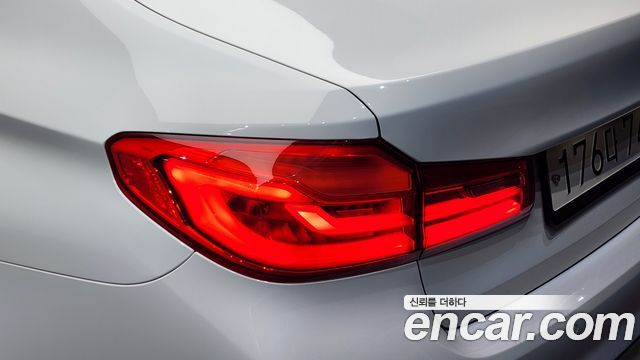 BMW 5-Series 2019 — photo 9