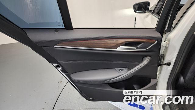 BMW 5-Series 2019 — photo 15