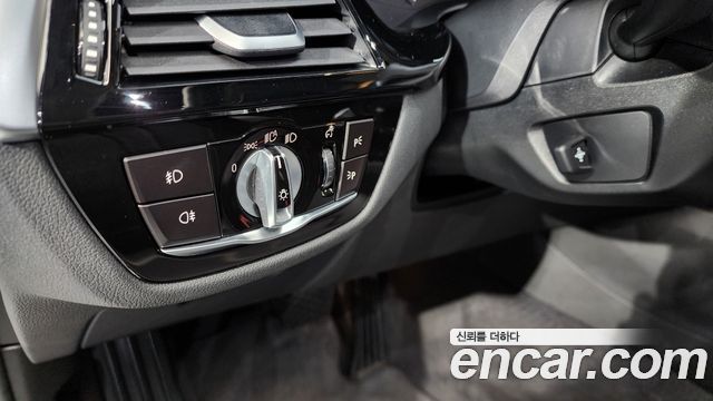 BMW 5-Series 2019 — photo 30