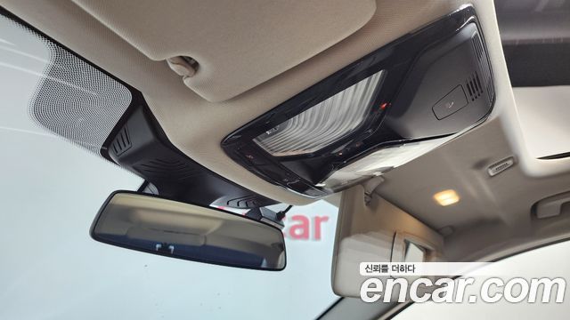 BMW 5-Series 2019 — photo 31