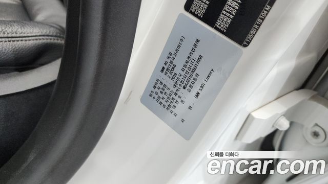 BMW 5-Series 2019 — photo 33