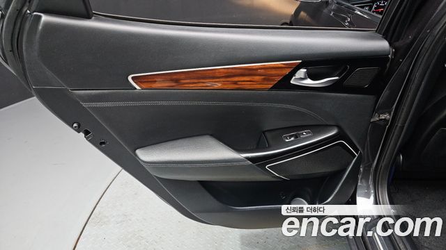 Kia K7 2017 — photo 15