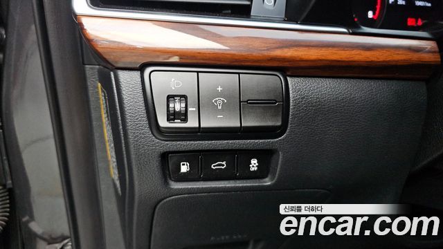 Kia K7 2017 — photo 29