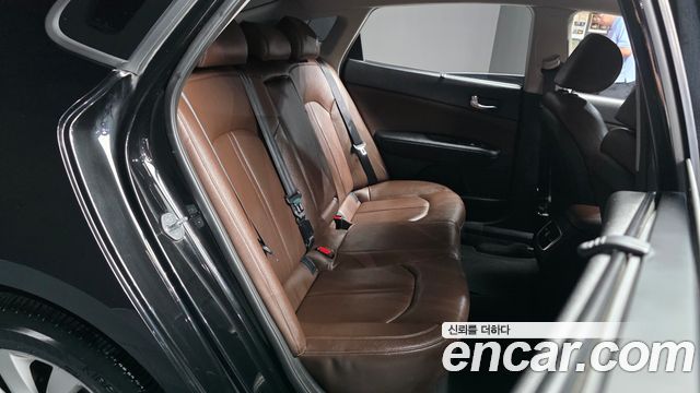 Kia K5 2016 — photo 18