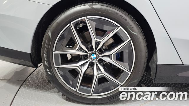 BMW 5-Series 2024 — photo 5