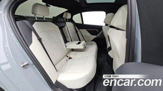 BMW 5-Series 2024 — photo 17