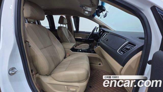 Kia Canival 2016 — photo 10