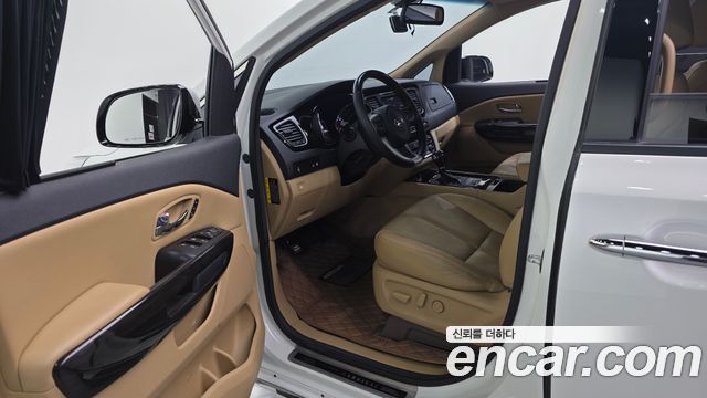 Kia Canival 2016 — photo 11