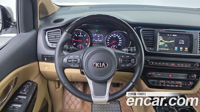 Kia Canival 2016 — photo 14