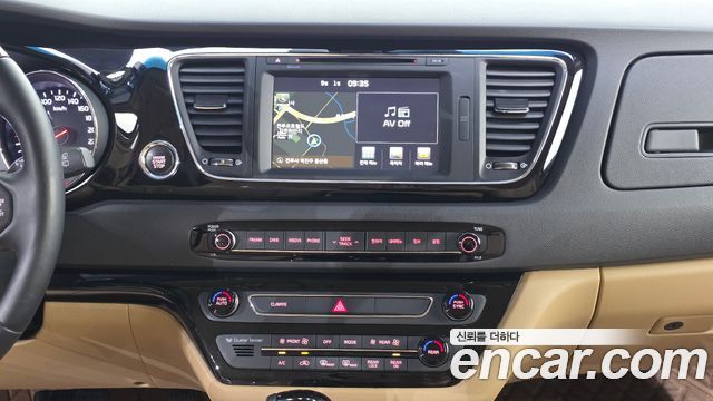 Kia Canival 2016 — photo 16