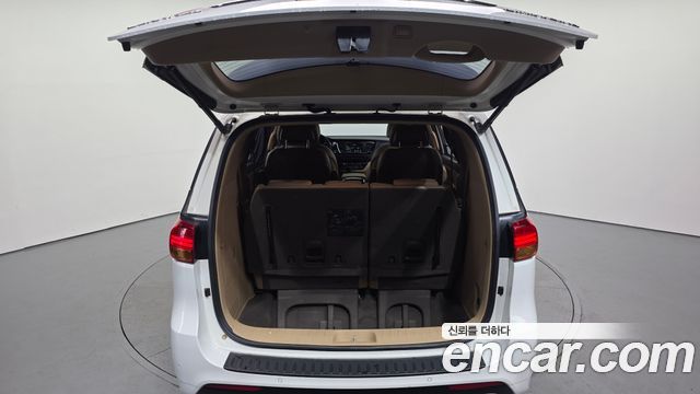 Kia Canival 2016 — photo 19