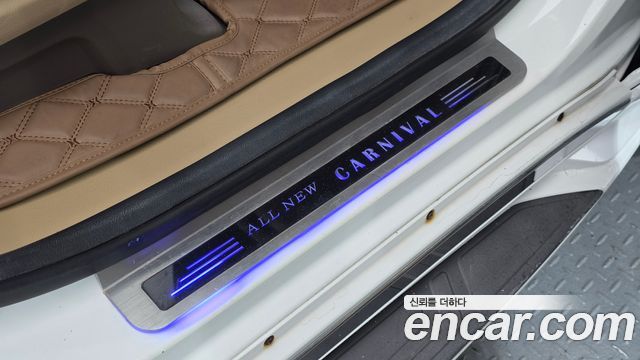 Kia Canival 2016 — photo 20