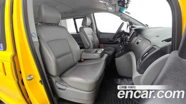 Hyundai Starex 2019 — photo 16