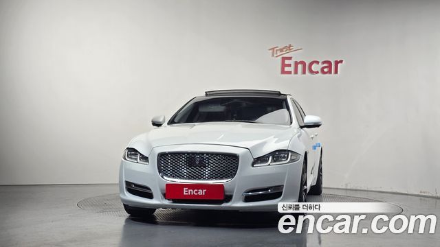 Jaguar XJ 2017 — photo 3
