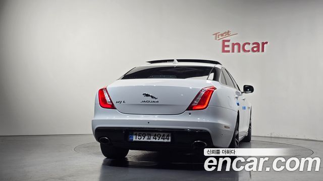 Jaguar XJ 2017 — photo 4