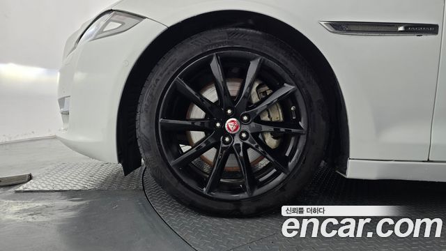 Jaguar XJ 2017 — photo 5