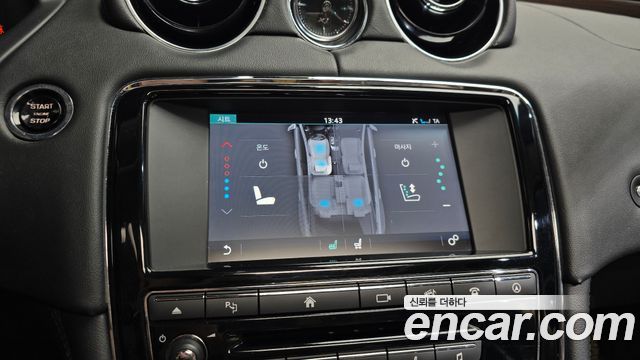 Jaguar XJ 2017 — photo 12