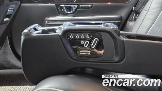 Jaguar XJ 2017 — photo 18