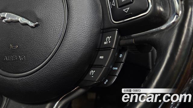 Jaguar XJ 2017 — photo 20