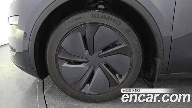 Tesla Model Y 2025 — photo 5