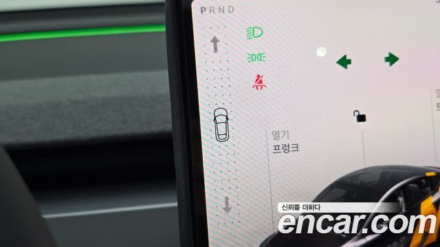 Tesla Model Y 2025 — photo 12