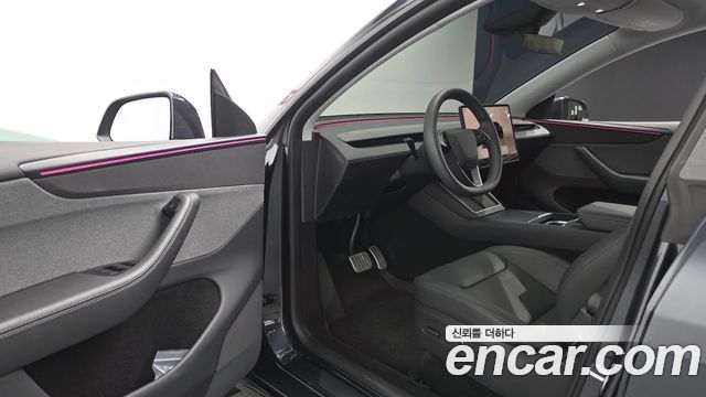 Tesla Model Y 2025 — photo 13