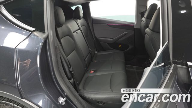 Tesla Model Y 2025 — photo 18