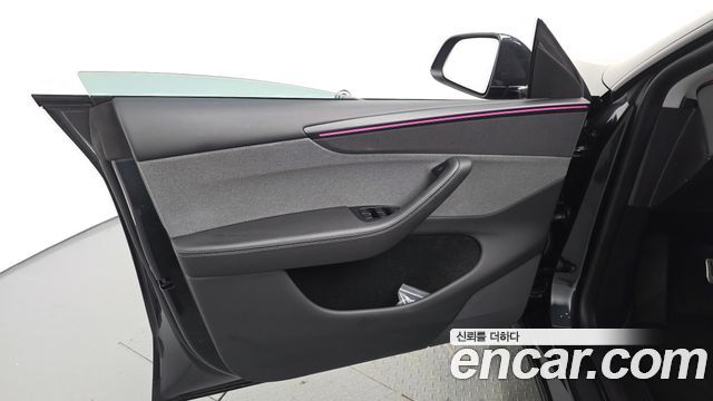Tesla Model Y 2025 — photo 14