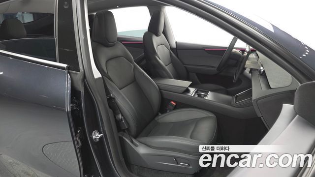 Tesla Model Y 2025 — photo 16