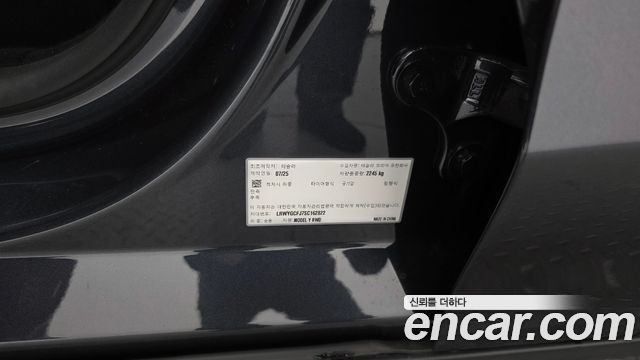 Tesla Model Y 2025 — photo 28
