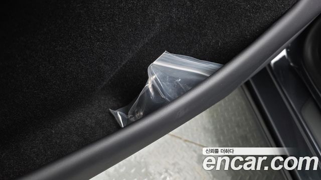 Tesla Model Y 2025 — photo 29