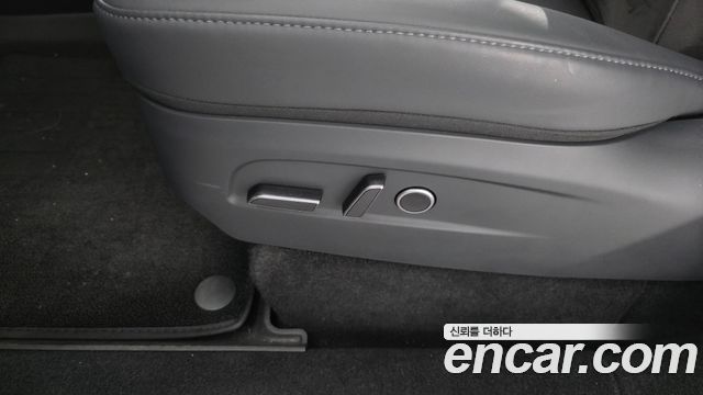 Tesla Model Y 2025 — photo 31